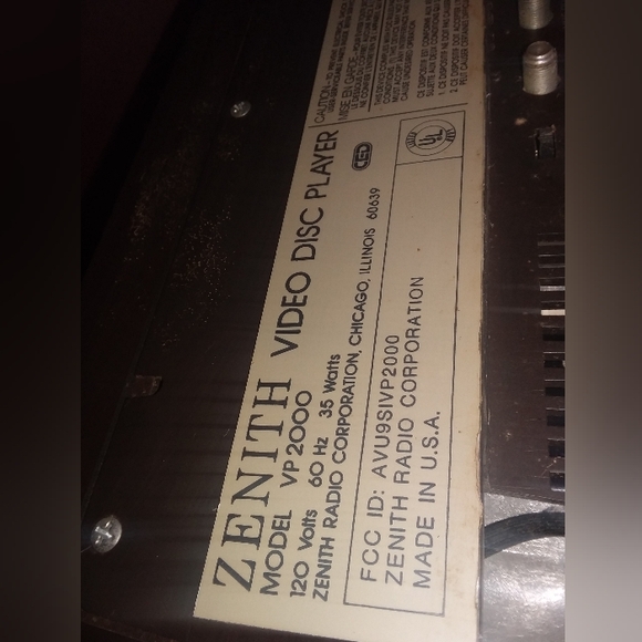Zenith Video Disc Player. Model VP2000. - Picture 4 of 6